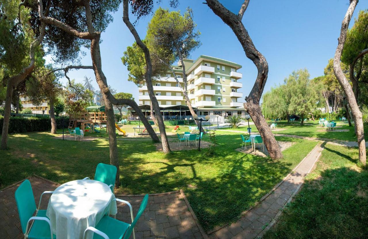 Hotel Smeraldo Giulianova Luaran gambar